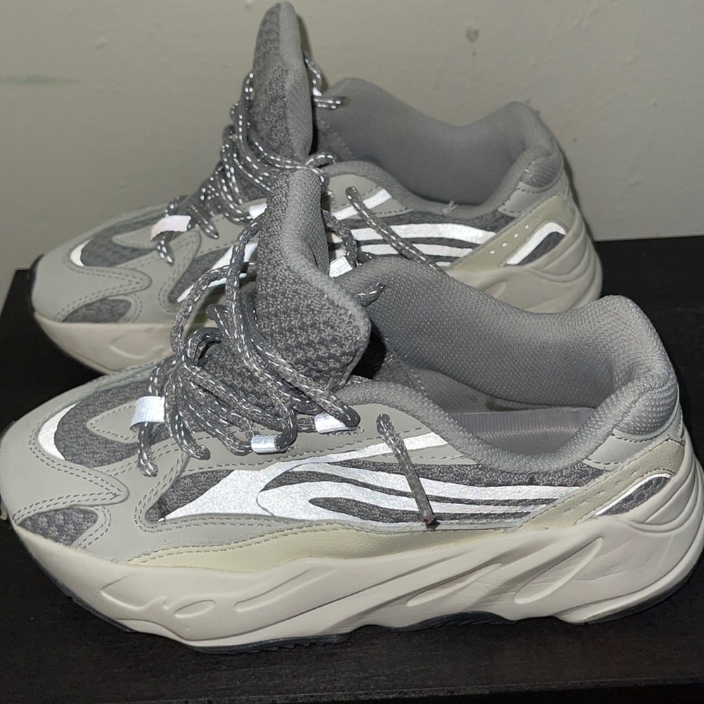 yeezys 700